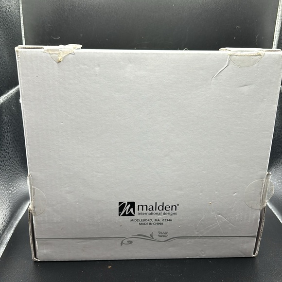 Mr & Mrs 7x5 photo frame - Picture 2 of 2